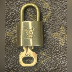 LOUIS VUITTON #315 LOCK & KEY 🔐